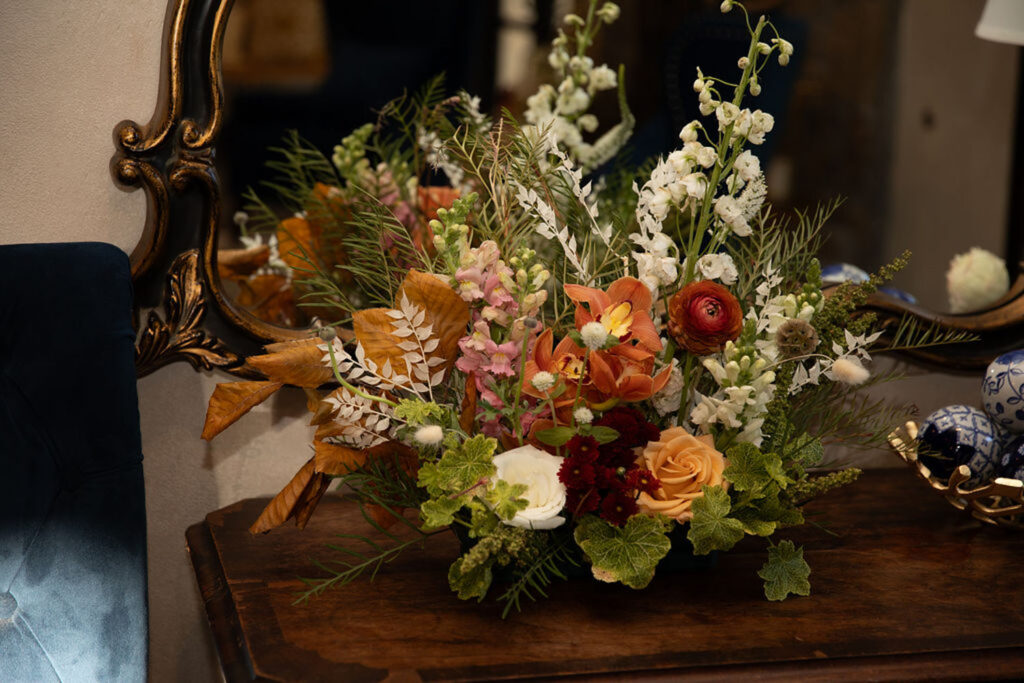 autumn colors of flowers at Ma Maison wedding venue