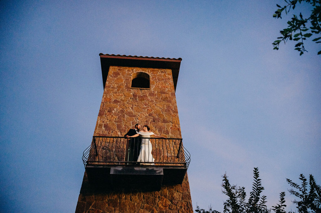 Romantic wedding moment at one of the Best Intimate Wedding Venues Near Dallas