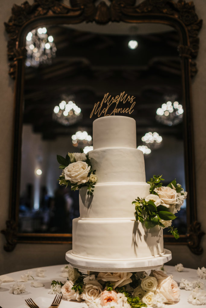 wedding cake at Austin wedding venue