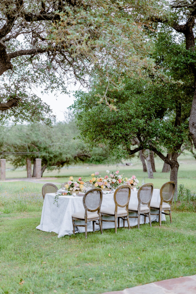 outdoor reception table layout at Ma Maison wedding venue in Dripping Springs, Texas