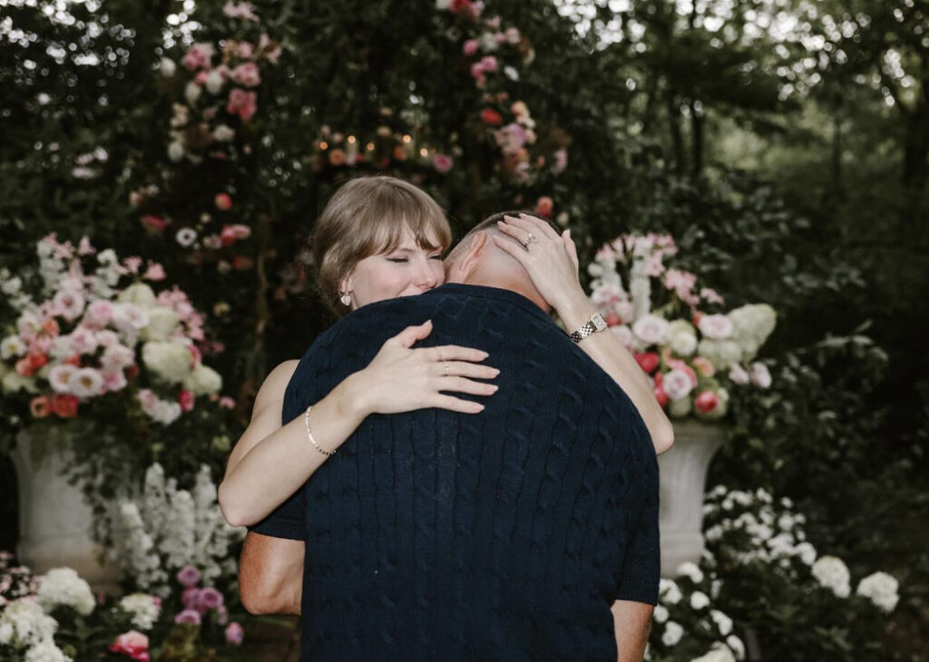 Taylor Swift' happily engage with Travis Kelce